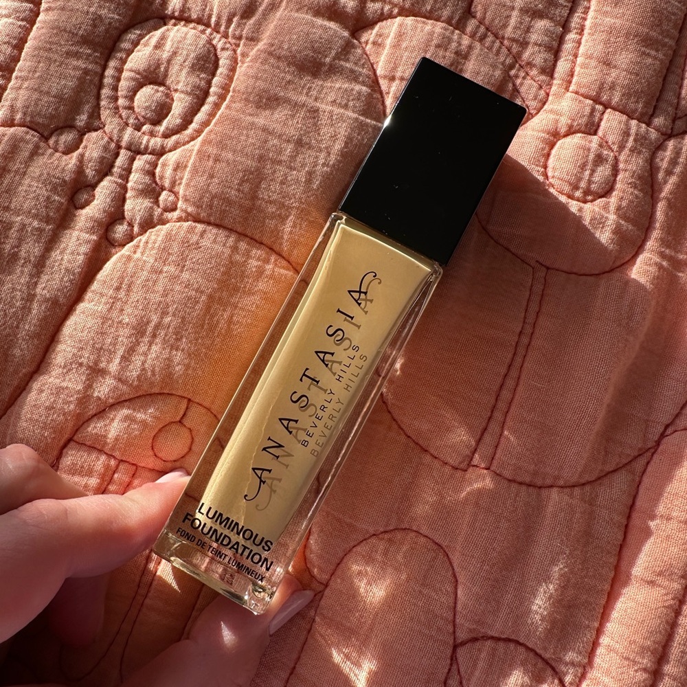 Anastasia Beverly Hills Luminous Foundation Shade 270C